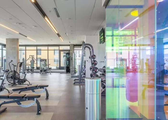 Boulevard Modern Highrise Stu Sky Pool Parking Gym 09 *