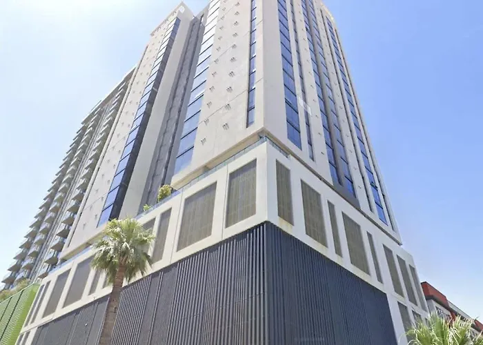 Boulevard Modern Highrise Stu Sky Pool Parking Gym 09